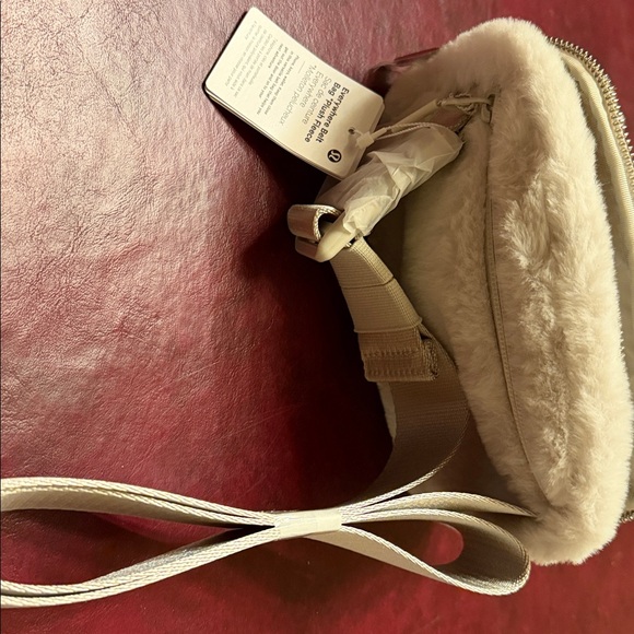 lululemon cream fleece belt bag Amazon.com: Athletica Everywhere (Light Ivory) : Clothing, Shoes & Jewelry Lululemon Everywhere Belt Bag Fleece